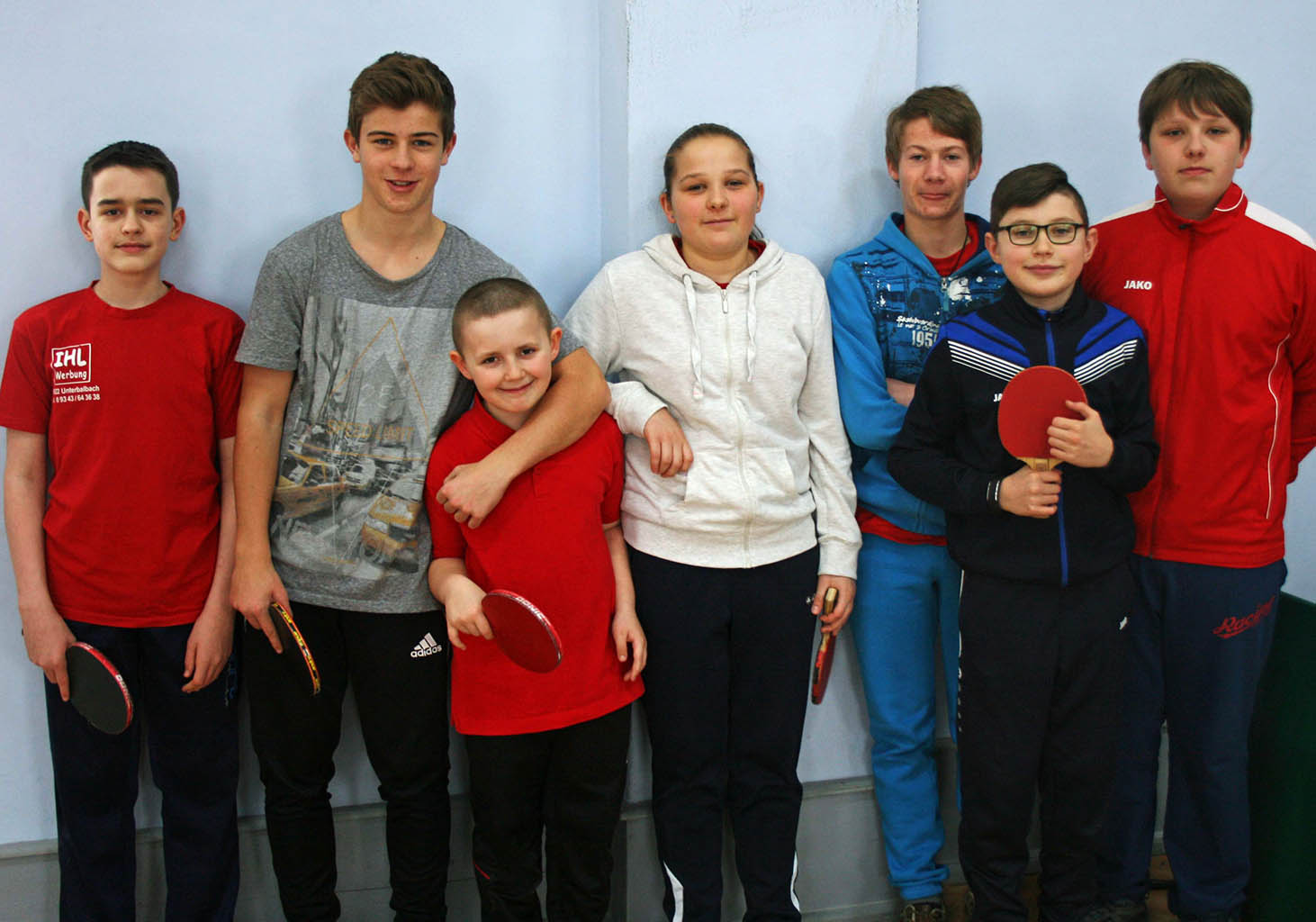 Die Meistermannschaft der Schüler Kreisliga Saison 2015/2016, von links: Marlon Bittorf, Mika Stöhr, Felix Ihl, Antonia Bamberger, Nicolai Haag, Marvin Epp und Robin Bischoff. Es fehlen: Andreas Ihl, Sophia Schweitzer, Leon Kirschning, Lenny Nötscher und Marko Vekei.